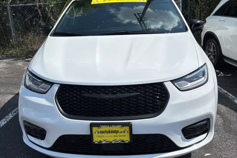 2024 Chrysler Pacifica Limited photo 1