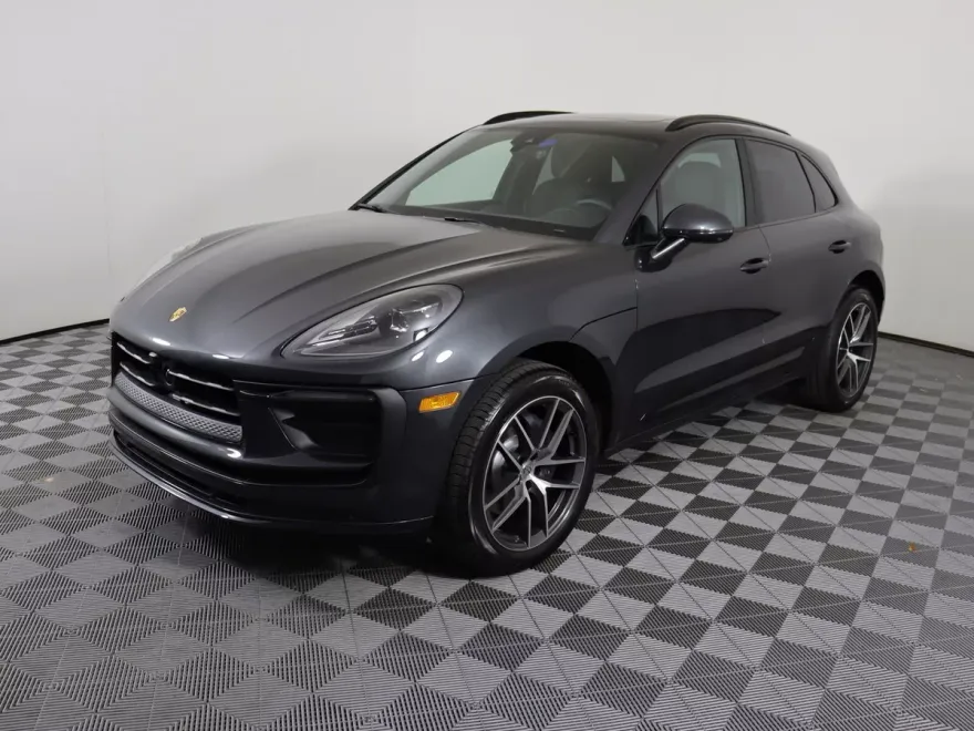 2025 Porsche Macan photo 1