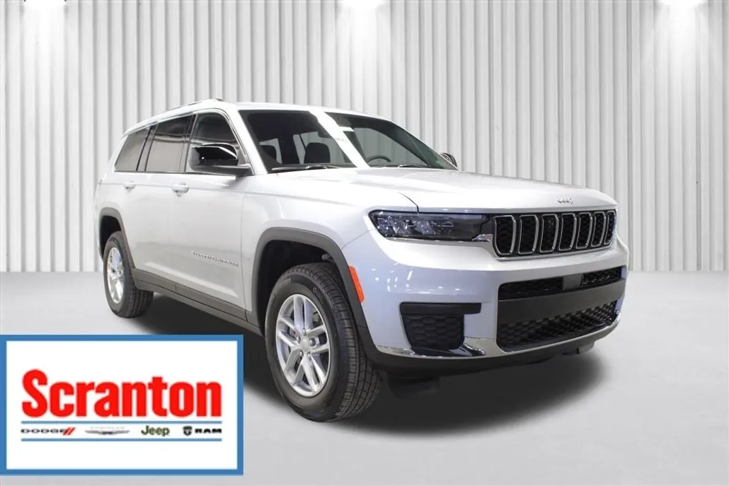 2025 Jeep Grand Cherokee Laredo photo 1