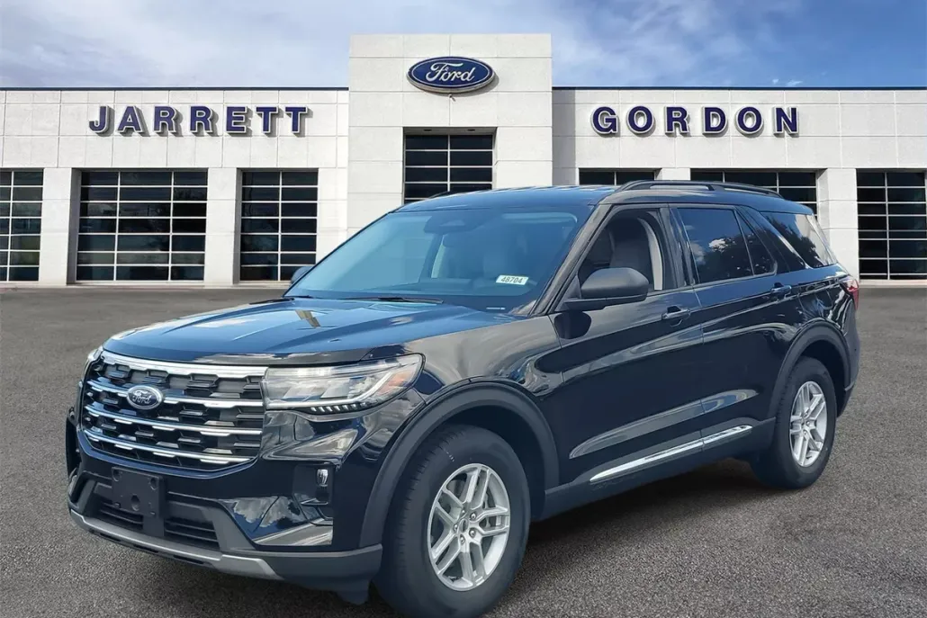 2025 Ford Explorer photo 1