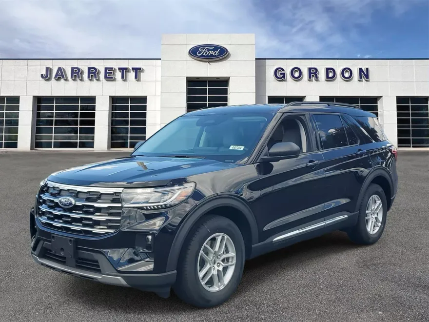 2025 Ford Explorer photo 1