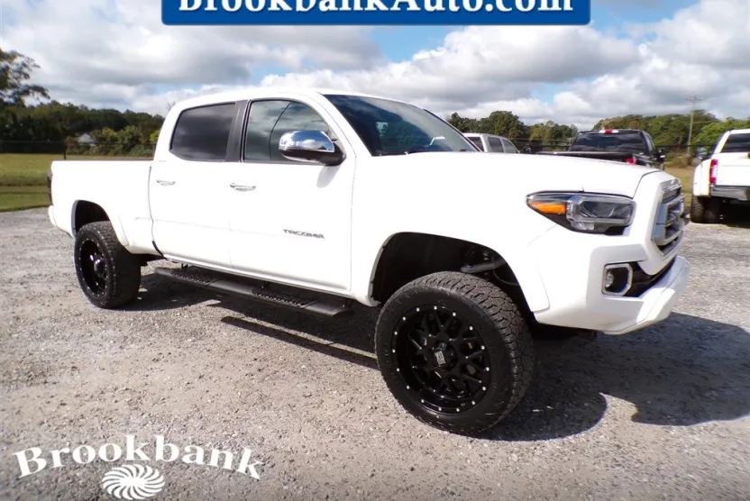 2022 Toyota Tacoma Limited photo 1