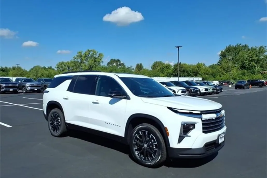 2026 Chevrolet Traverse photo 1