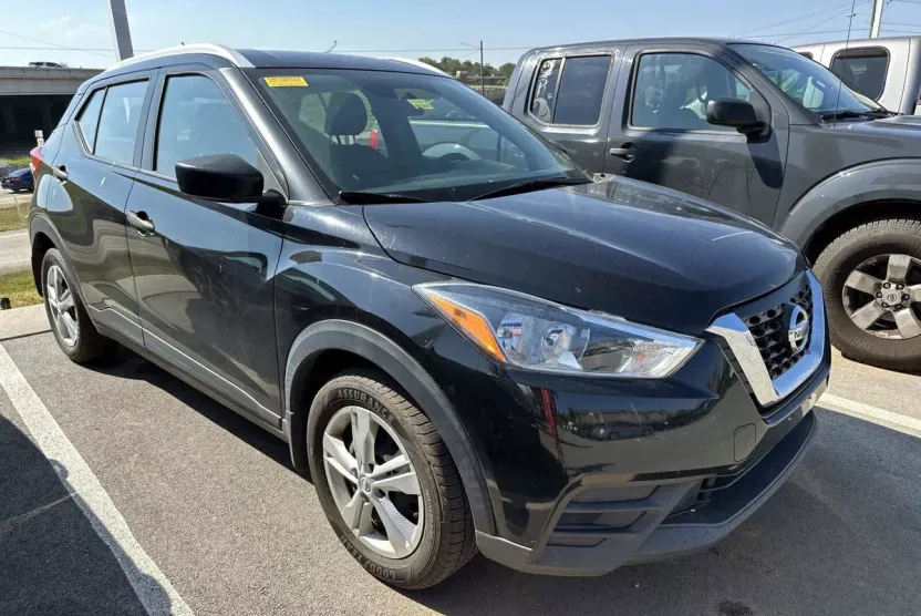 2019 Nissan Kicks S photo 1