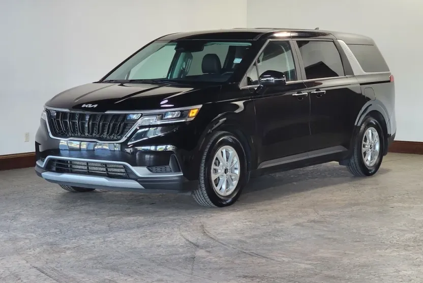 2024 Kia Carnival LX photo 1