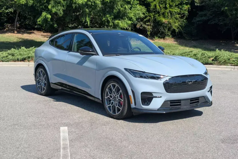 2025 Ford Mustang Mach-E GT photo 1