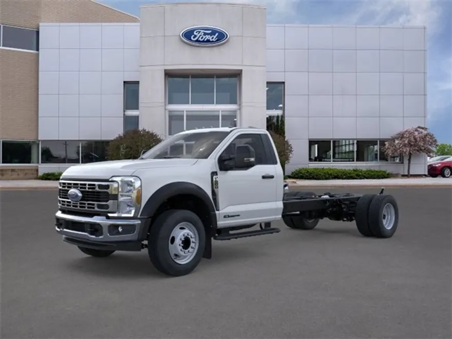 2025 Ford F-600 photo 1