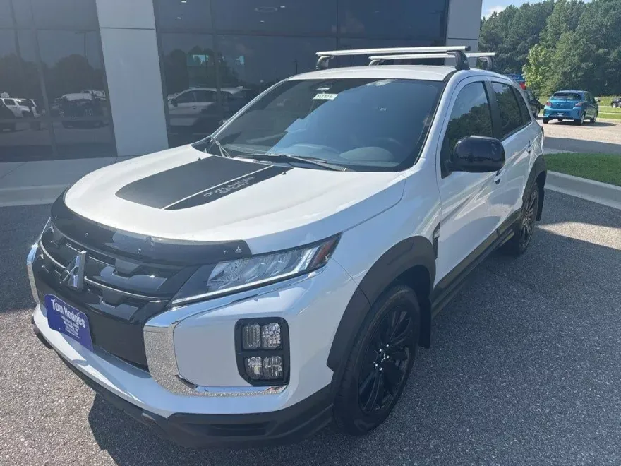 2025 Mitsubishi Outlander Sport LE photo 1