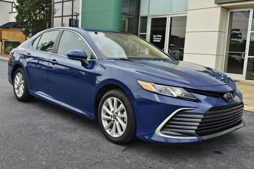 2023 Toyota Camry LE photo 1