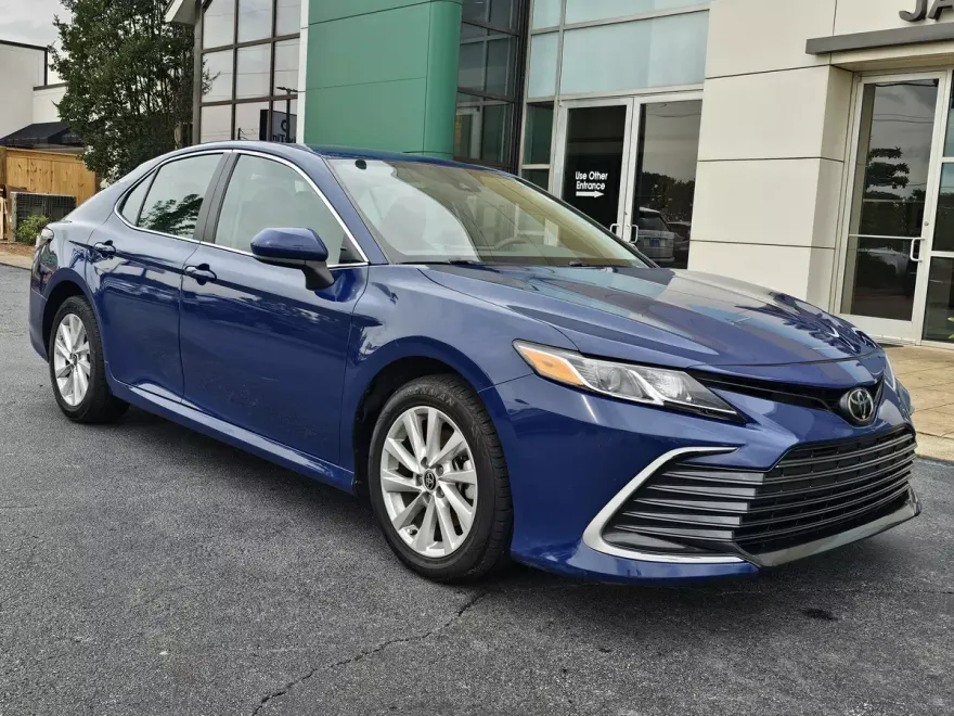 2023 Toyota Camry LE photo 1