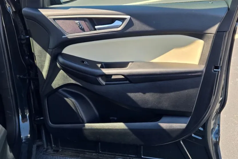 2024 Ford Edge SEL photo 1