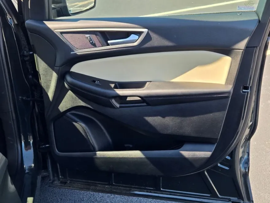 2024 Ford Edge SEL photo 1