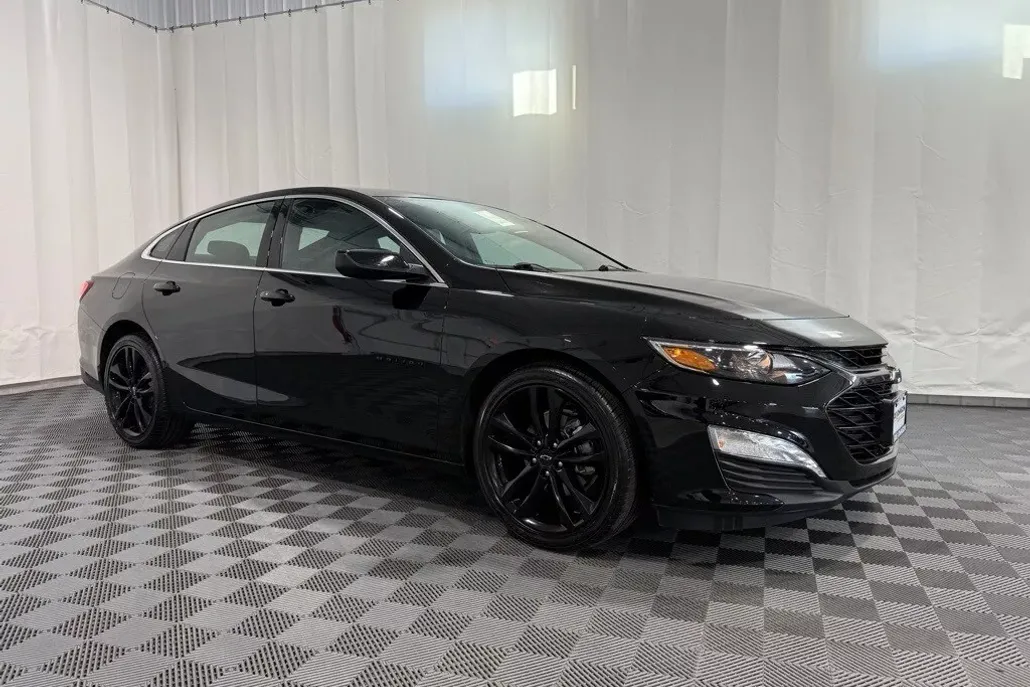 2024 Chevrolet Malibu 1LT photo 1