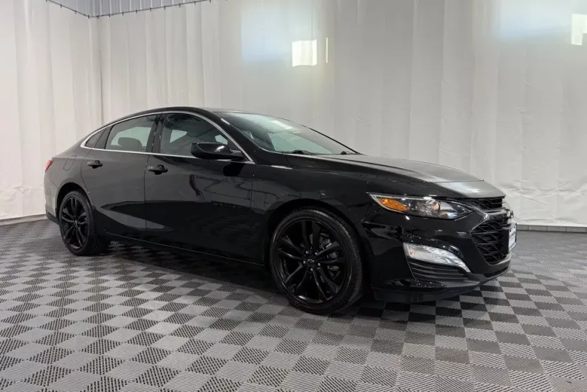 2024 Chevrolet Malibu 1LT photo 1