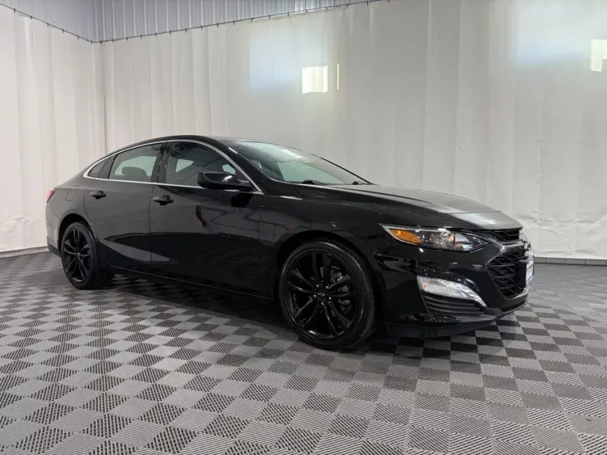 2024 Chevrolet Malibu 1LT photo 1