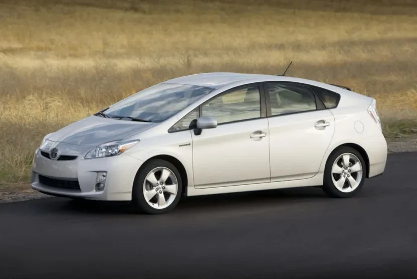 2010 Toyota Prius Two photo 1