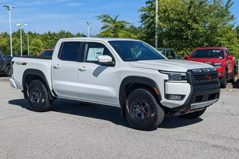 2025 Nissan Frontier Crew Cab PRO-4X photo 1