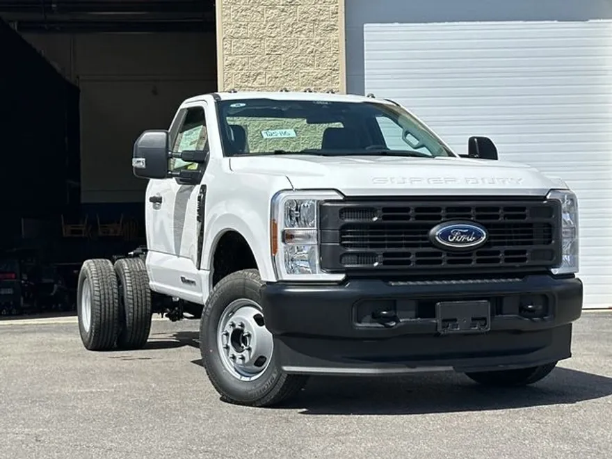 2025 Ford F-350 XL photo 1