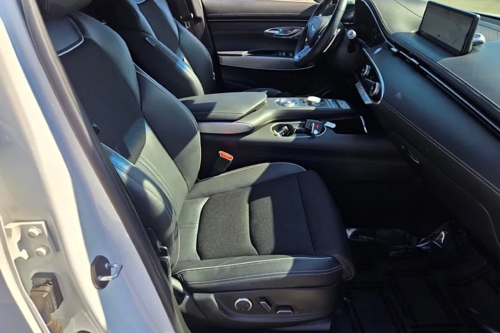 2022 Genesis GV70 2.5T Sport Prestige photo 1