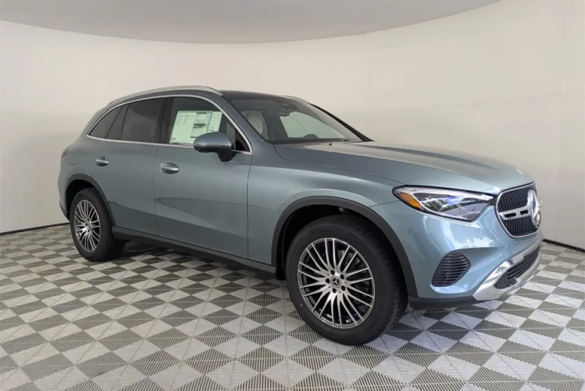 2026 Mercedes Benz GLC 300 photo 1