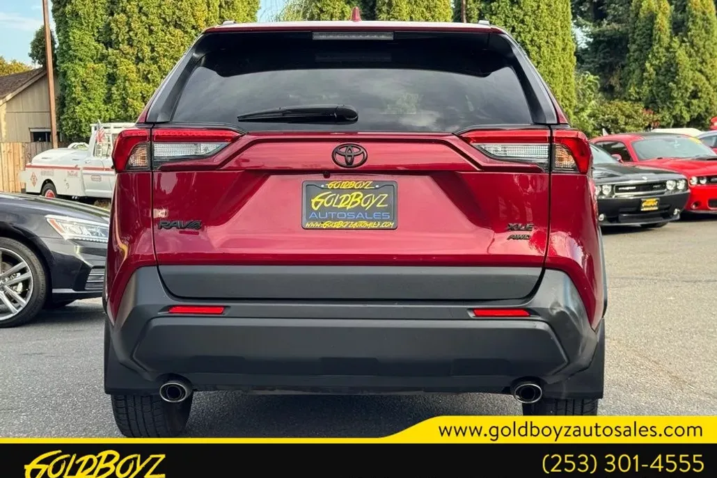 2022 Toyota RAV4 XLE photo 1