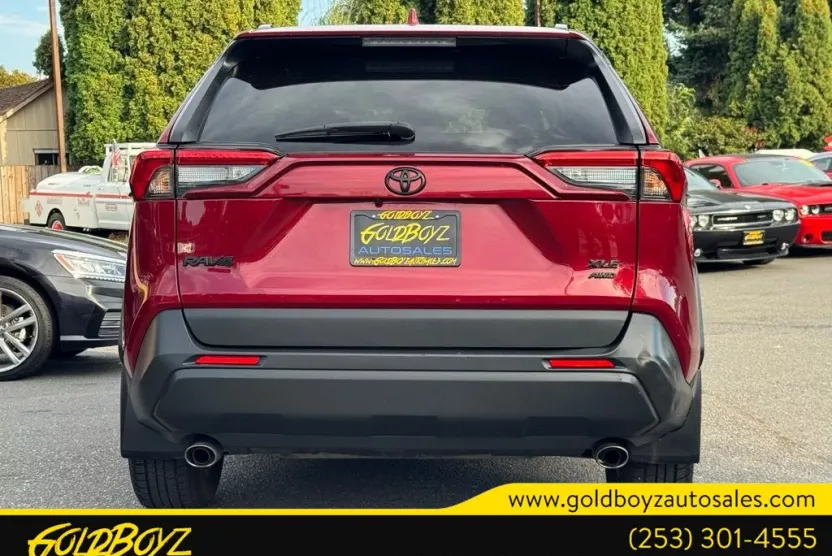 2022 Toyota RAV4 XLE photo 1