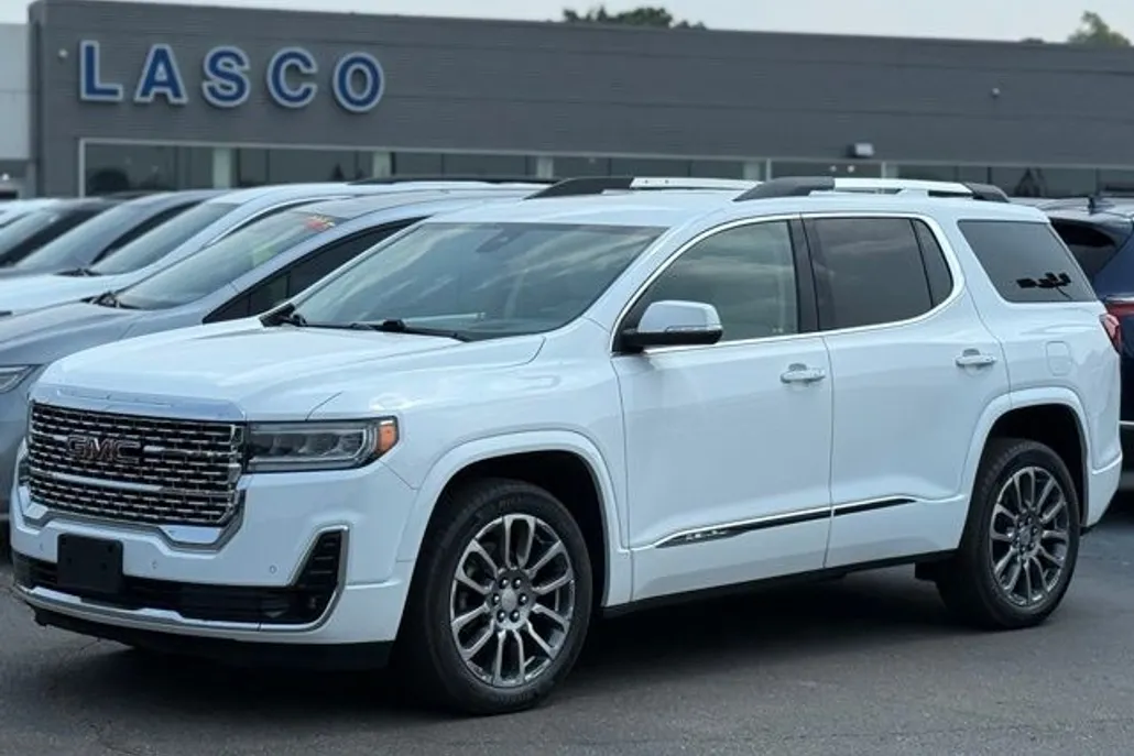 2023 Gmc Acadia Denali photo 1