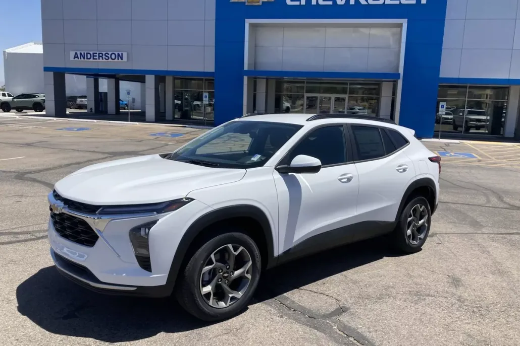 2025 Chevrolet Trax LT photo 1