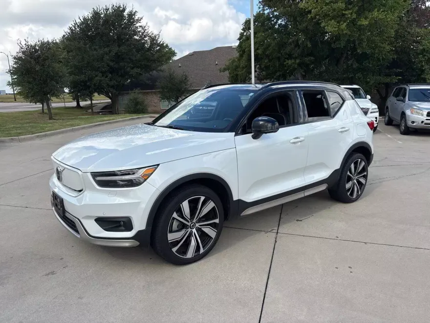 2021 Volvo XC40 Recharge P8 photo 1