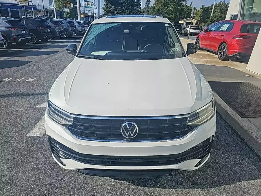 2023 Volkswagen Tiguan SE R-Line Black photo 1