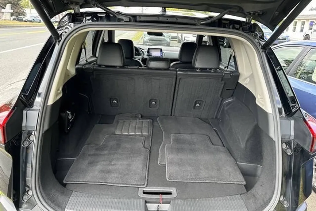 2022 Nissan Rogue SV photo 1