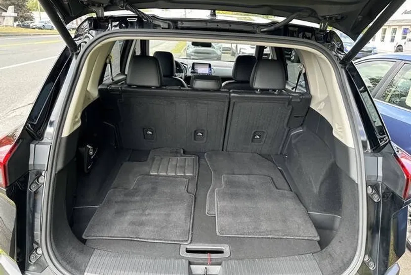 2022 Nissan Rogue SV photo 1