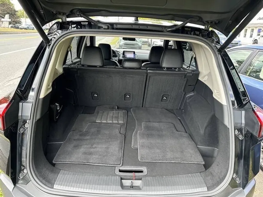 2022 Nissan Rogue SV photo 1