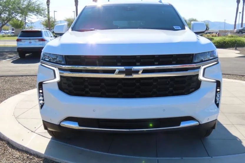 2023 Chevrolet Suburban LS photo 1