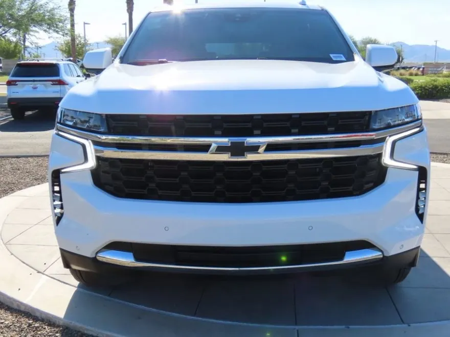 2023 Chevrolet Suburban LS photo 1