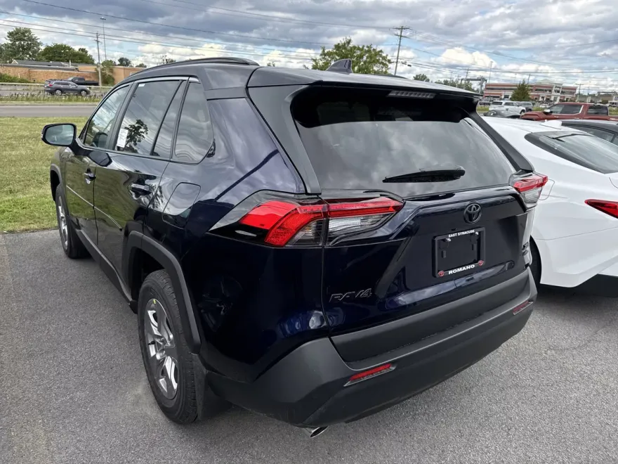2025 Toyota RAV4 XLE photo 1