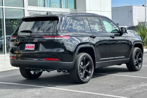 2024 Jeep Grand Cherokee Altitude photo 3