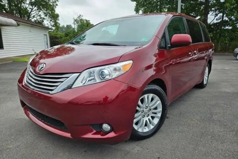 2015 Toyota Sienna Limited photo 1