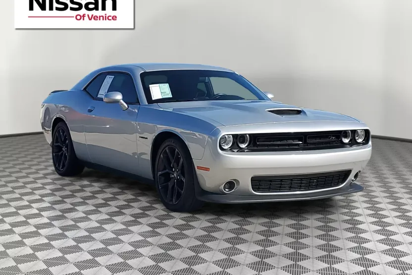 2022 Dodge Challenger R/T photo 1