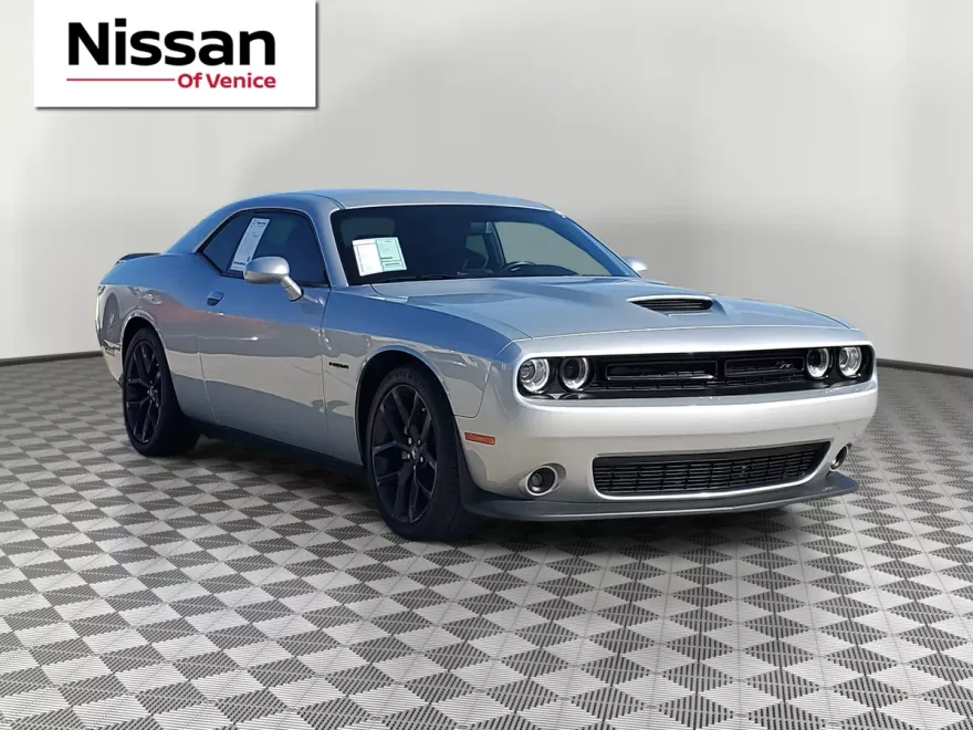 2022 Dodge Challenger R/T photo 1
