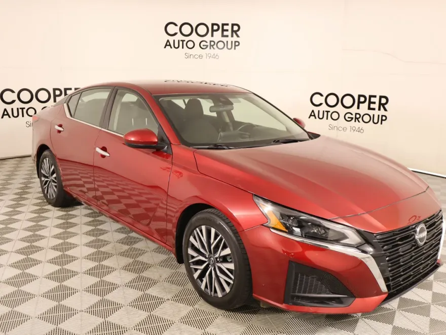 2023 Nissan Altima 2.5 SV photo 1