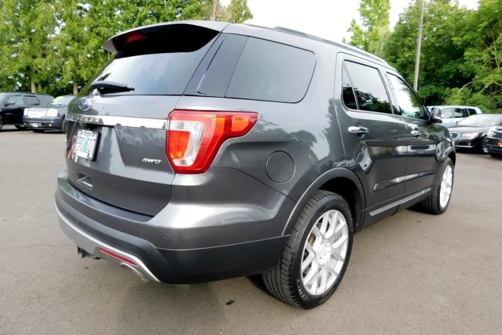 2017 Ford Explorer Limited Sport photo 1
