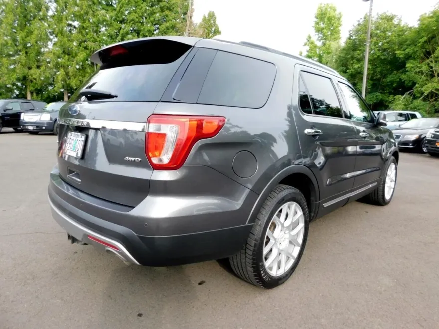 2017 Ford Explorer Limited Sport photo 1