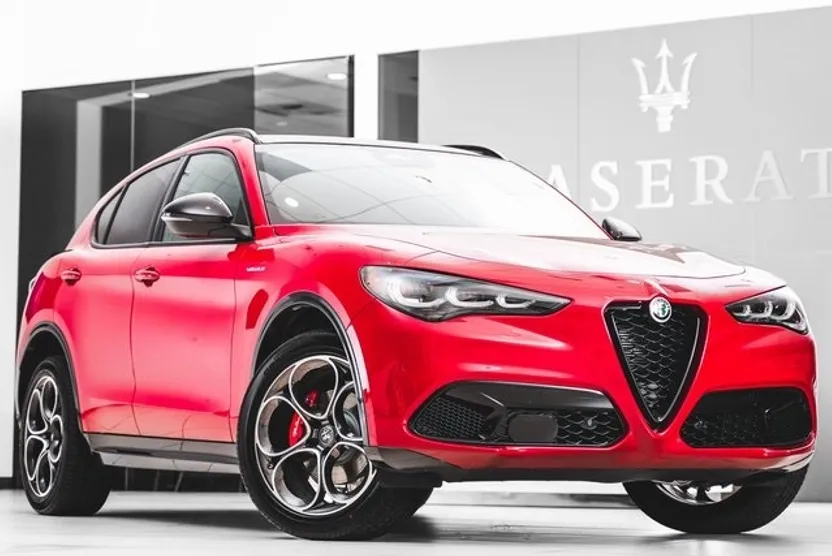 2025 Alfa Romeo Stelvio Sprint Base photo 1