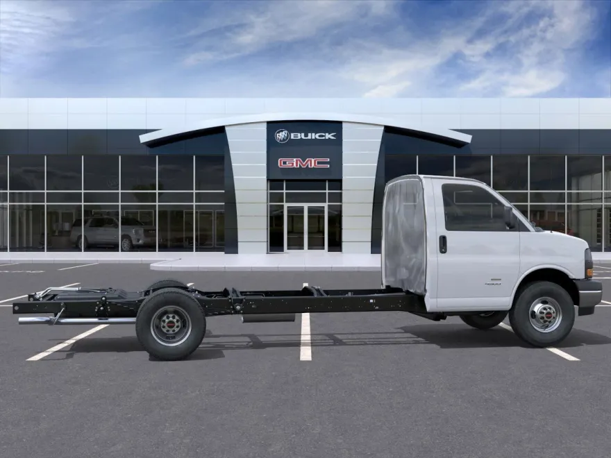 2025 Gmc Savana Cutaway 3500 photo 1
