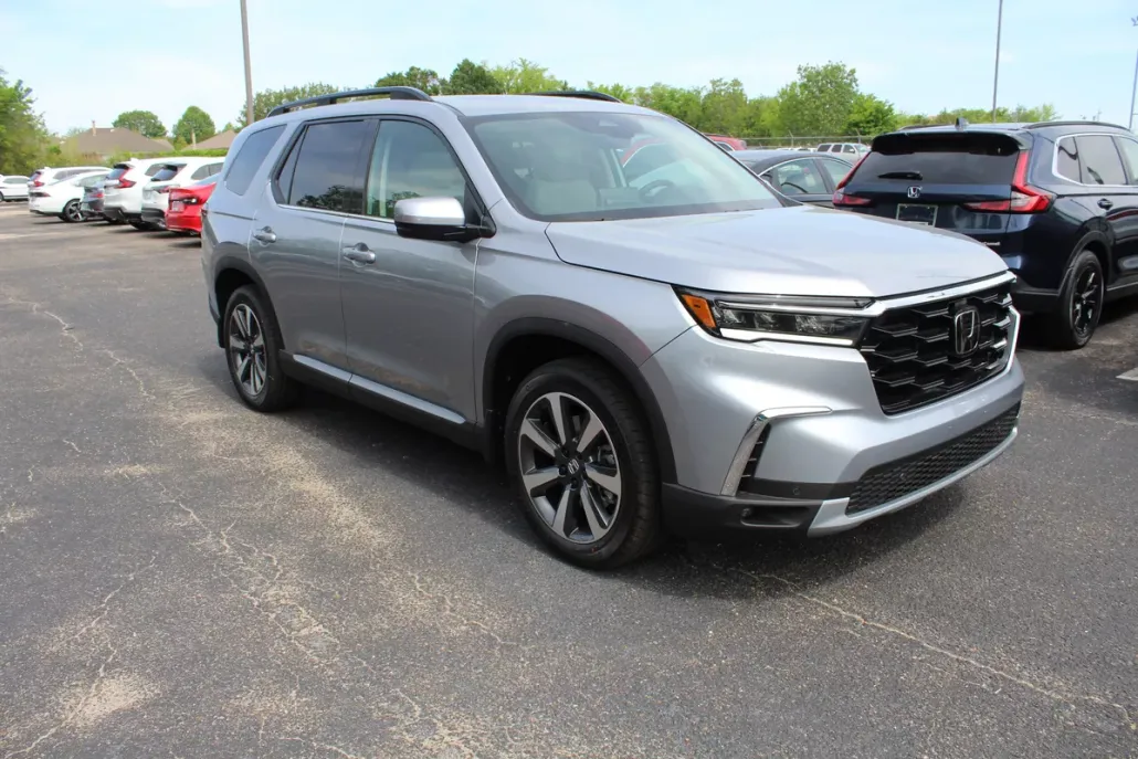2025 Honda Pilot Touring photo 1