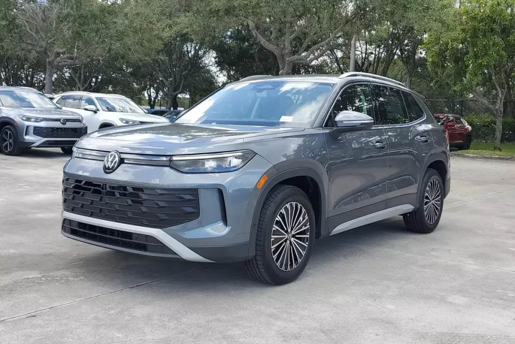 2025 Volkswagen Tiguan S photo 1