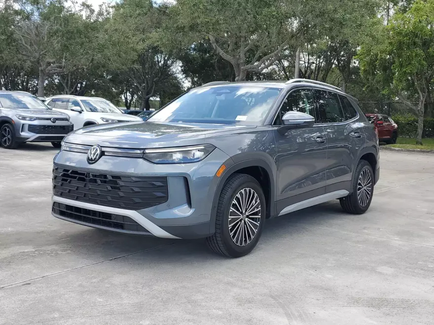 2025 Volkswagen Tiguan S photo 1