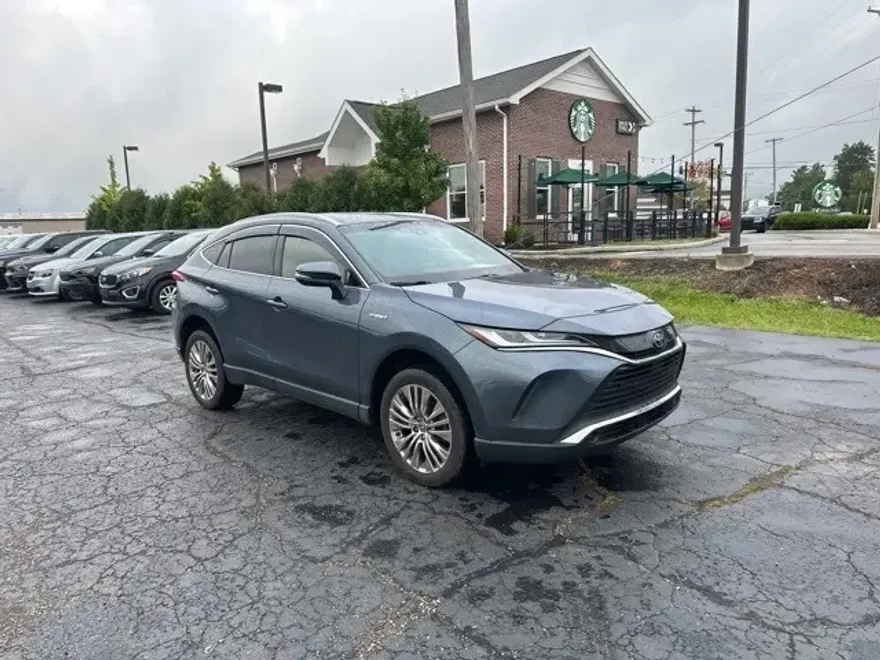 2021 Toyota Venza XLE photo 1