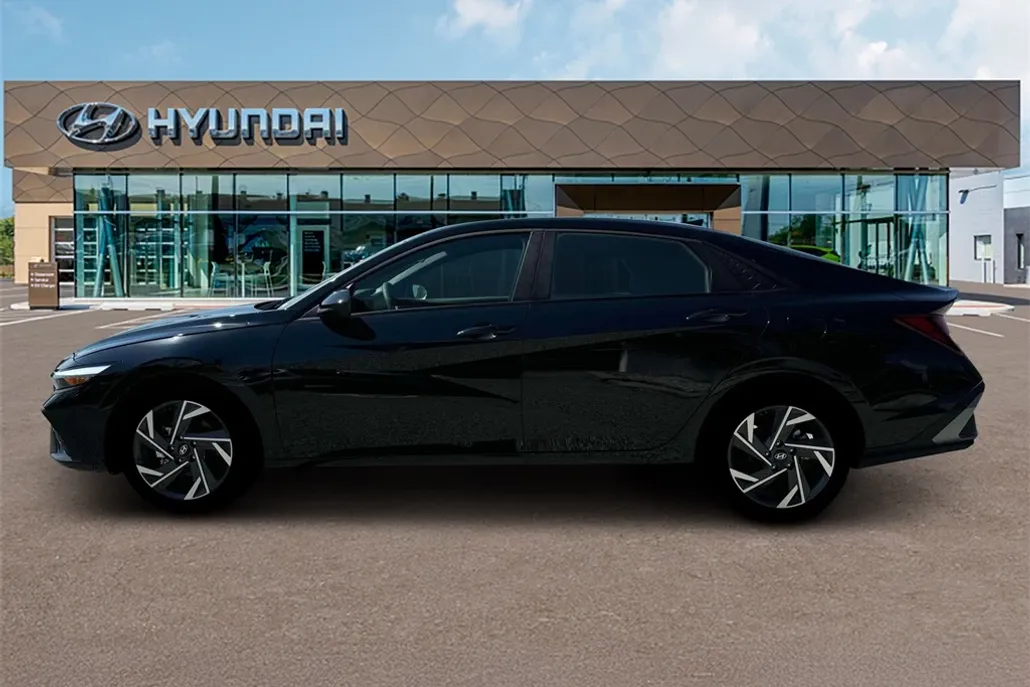 2025 Hyundai Elantra SEL Sport photo 1